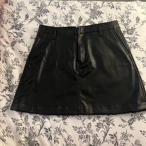 GAP Black Pants with White Label